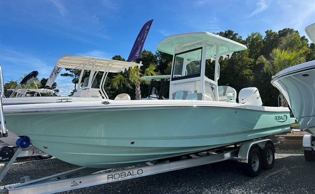 2027 Robalo 246 Cayman Sea Foam
